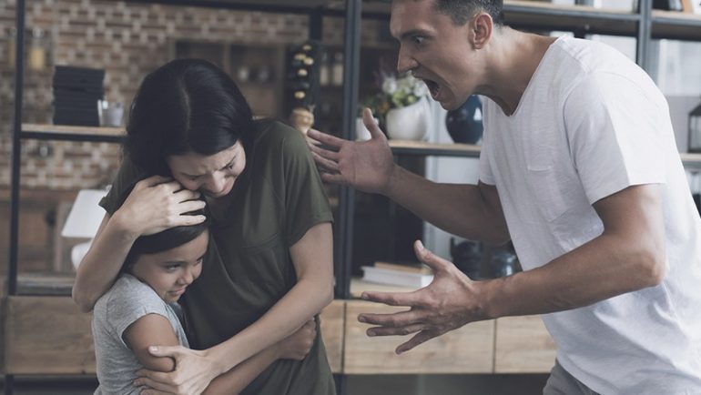 Perempuan dan Anak dalam Lingkar Kekerasan